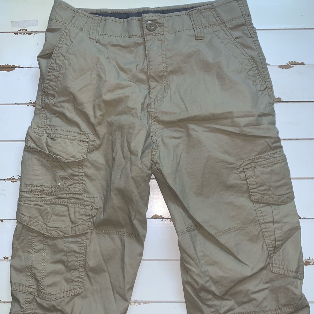 Men’s khaki shorts